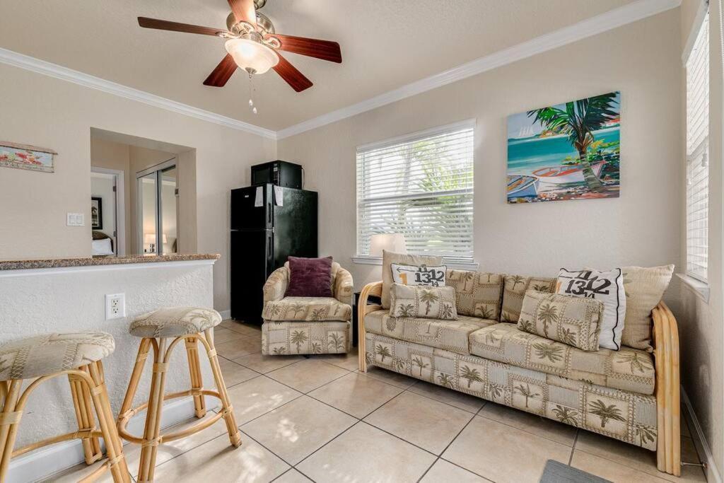 Steps To The Beach And Restaurants! - Coconut Villa'S Suite 1 St. Pete Beach Exterior photo