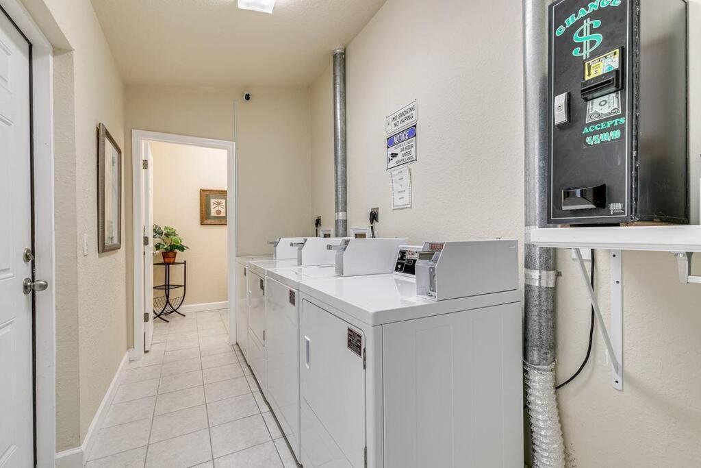 Steps To The Beach And Restaurants! - Coconut Villa'S Suite 1 St. Pete Beach Exterior photo